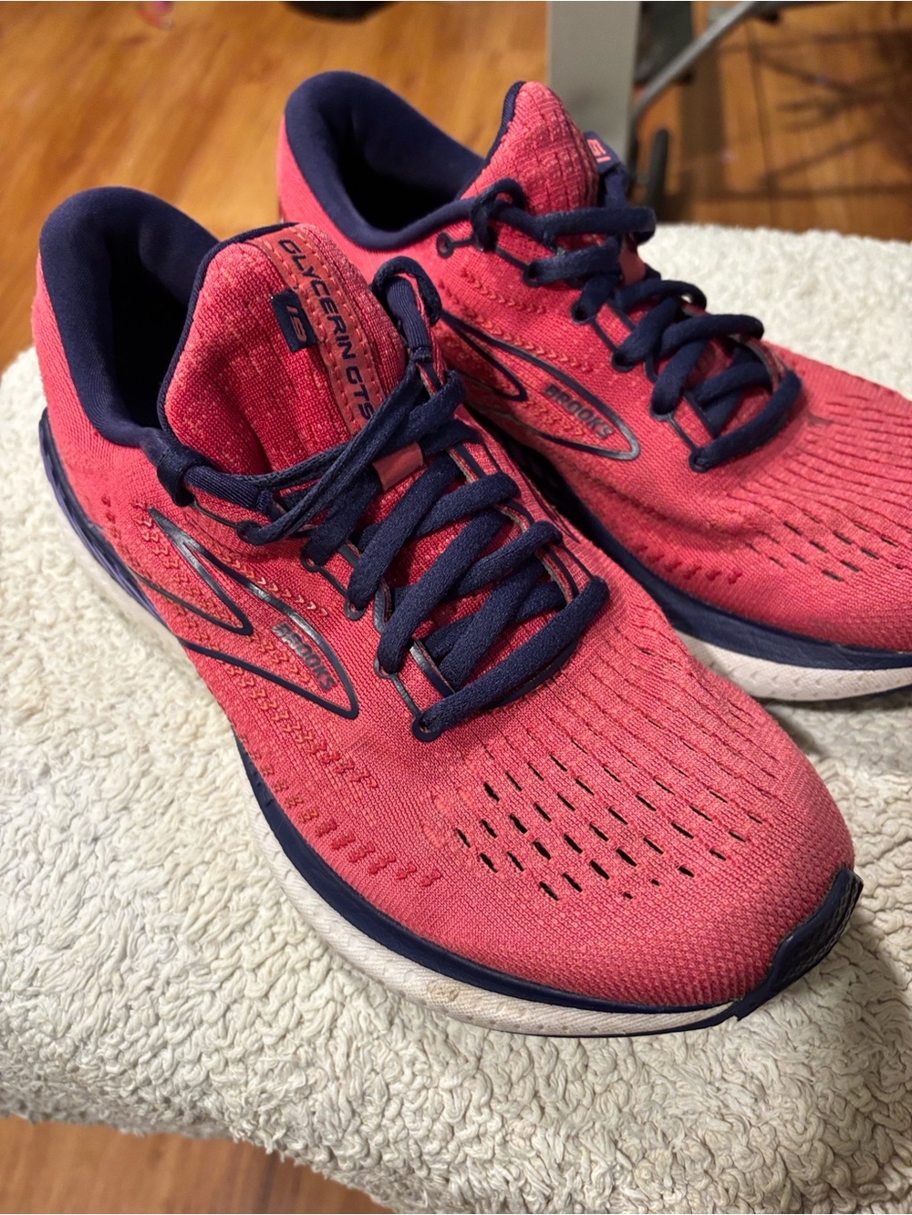 Brooks Glycerin GTS 19 women's running shoes in the "Barberry/Purple/Calypso"